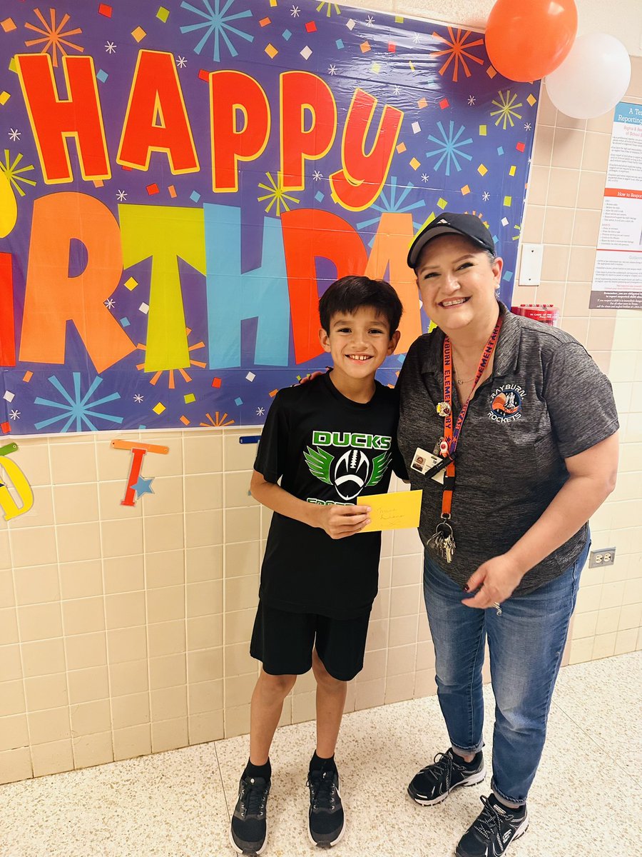 Happy Birthday, Diana!!! Thank you for all you do for Rayburn. @Rockets120 @McAllenISD #StanleyCup #Rocketpride