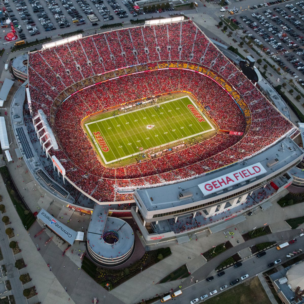 Celebrate the NFL Draft with the Kansas City Chiefs! Book your stadium tour today to experience unique photo opportunities, a Chiefs Draft hat with a bundle purchase, and on-field experience (weather permitting) on April 25 and 26. 🔗: chfs.me/stadiumtours