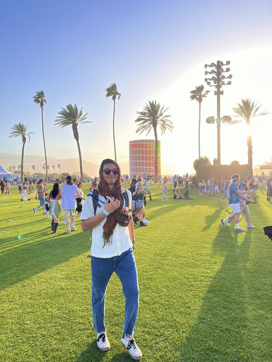 jooooosiah's tweet photo. some coachella day one- https://t.co/4NAjkdfGgF