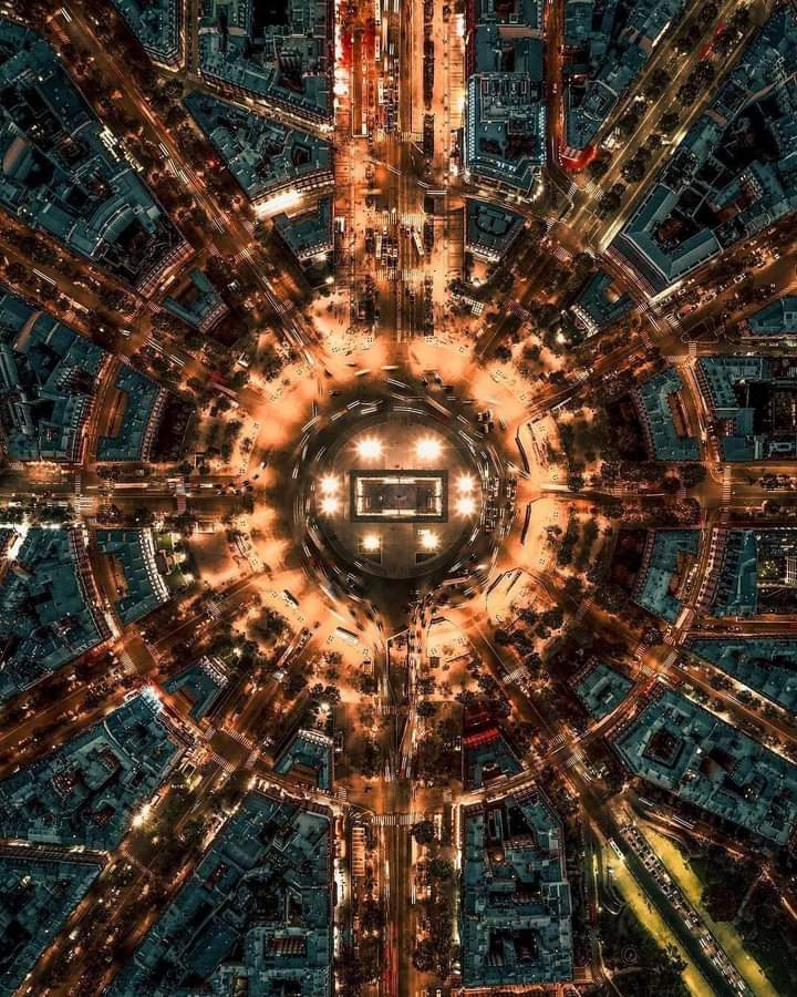 Arc de Triomphe, Paris, at night