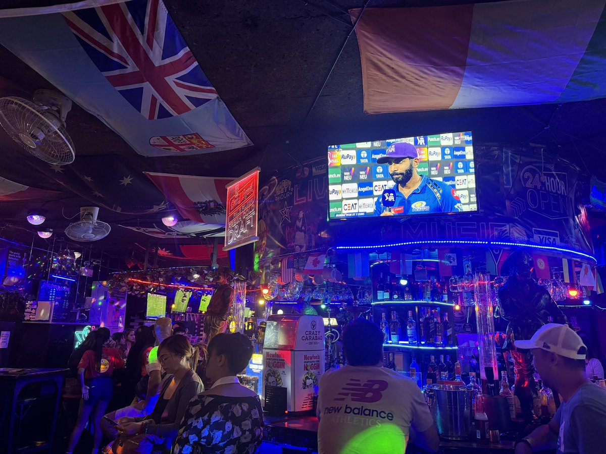 masa_o1173's tweet photo. I visit in Philippines now✈️
I will meet my friends here😊🍺
#travel
#philippines
#malate
#meetfriends https://t.co/kE5V9BB5xa