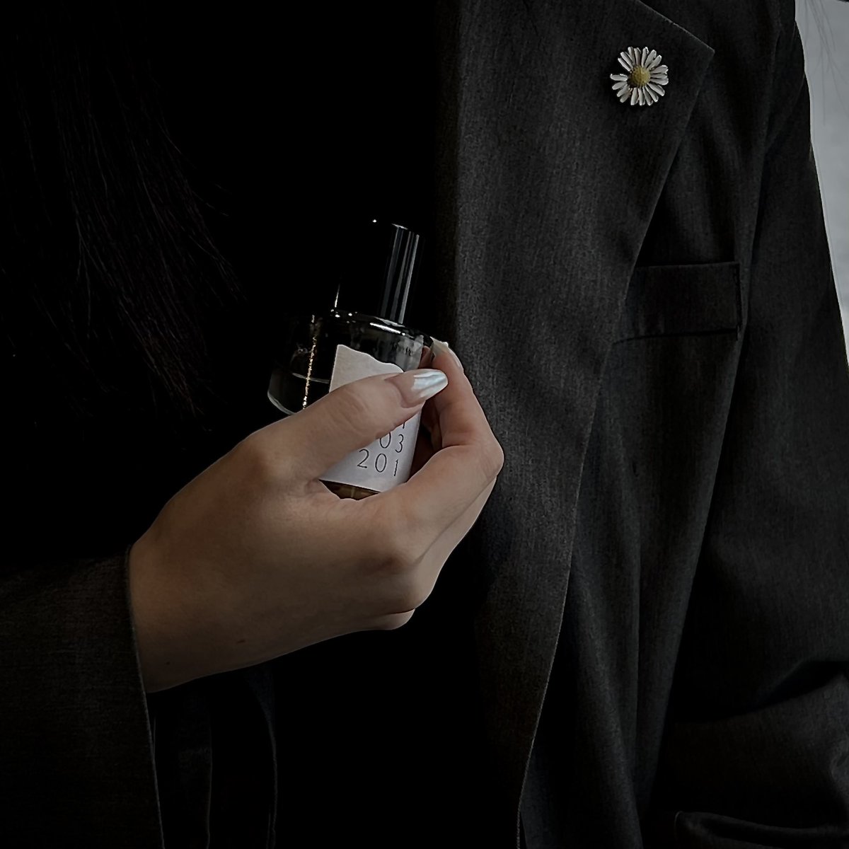 addct_jp's tweet photo. #Voidwood
#impression

香りは相手に深い印象を残します
上品で洗練された、艶やかな大人っぽくなりたいときは
奥ゆかしいウッドの香りに
ジャスミンとサンダルウッドの官能的な甘さが加わった
"Voidwood"がおすすめです https://t.co/ljFk66ttyI
