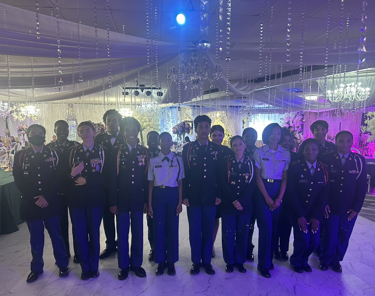 Congratulations to our @CghsJrotc - Military Ball! Welcome to the new leadership and thank you to the current! @AP_Nealy @APStiverne @browardschools @lorialhadeff @DrFlem71 @HowardHepburn
