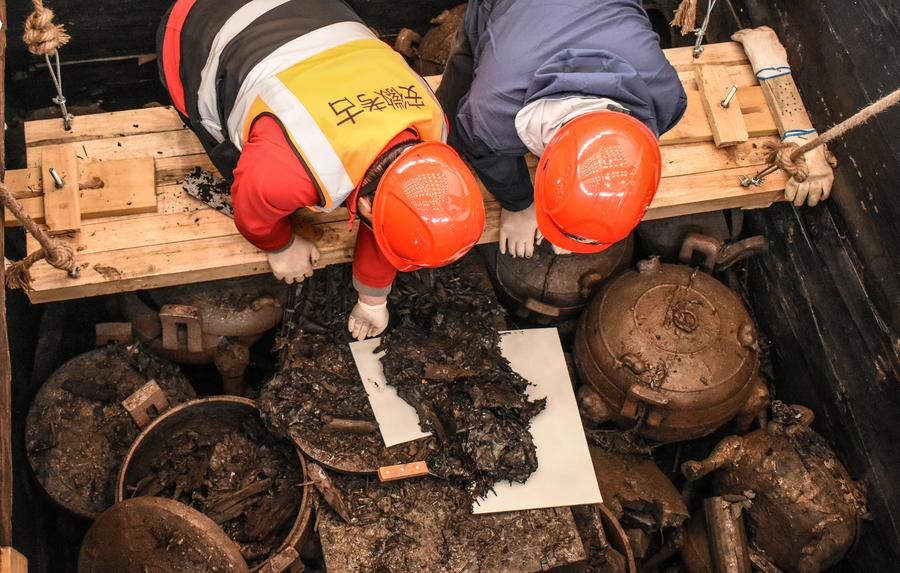 New archaeological findings from 2,200-yr-old tomb shed light on ancient Chinese culture xhtxs.cn/SNf
