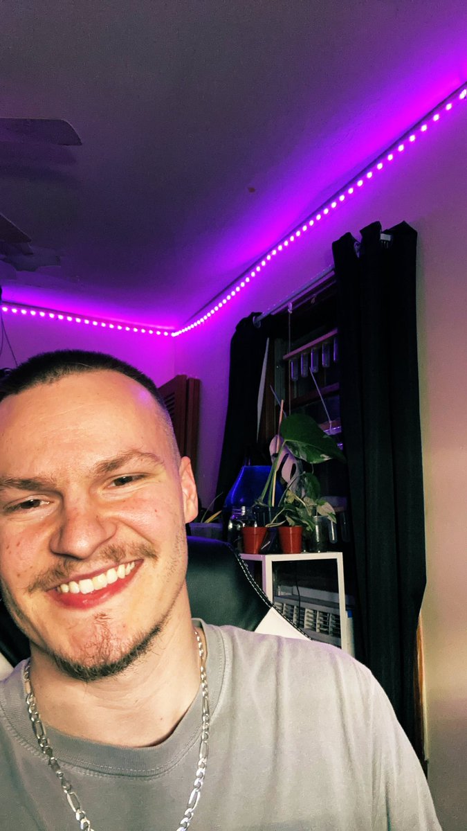 Come say hello🫶🏼

twitch.tv/king_coleee

#Fortnite #Overwatch2 #Gay #Gaymer
