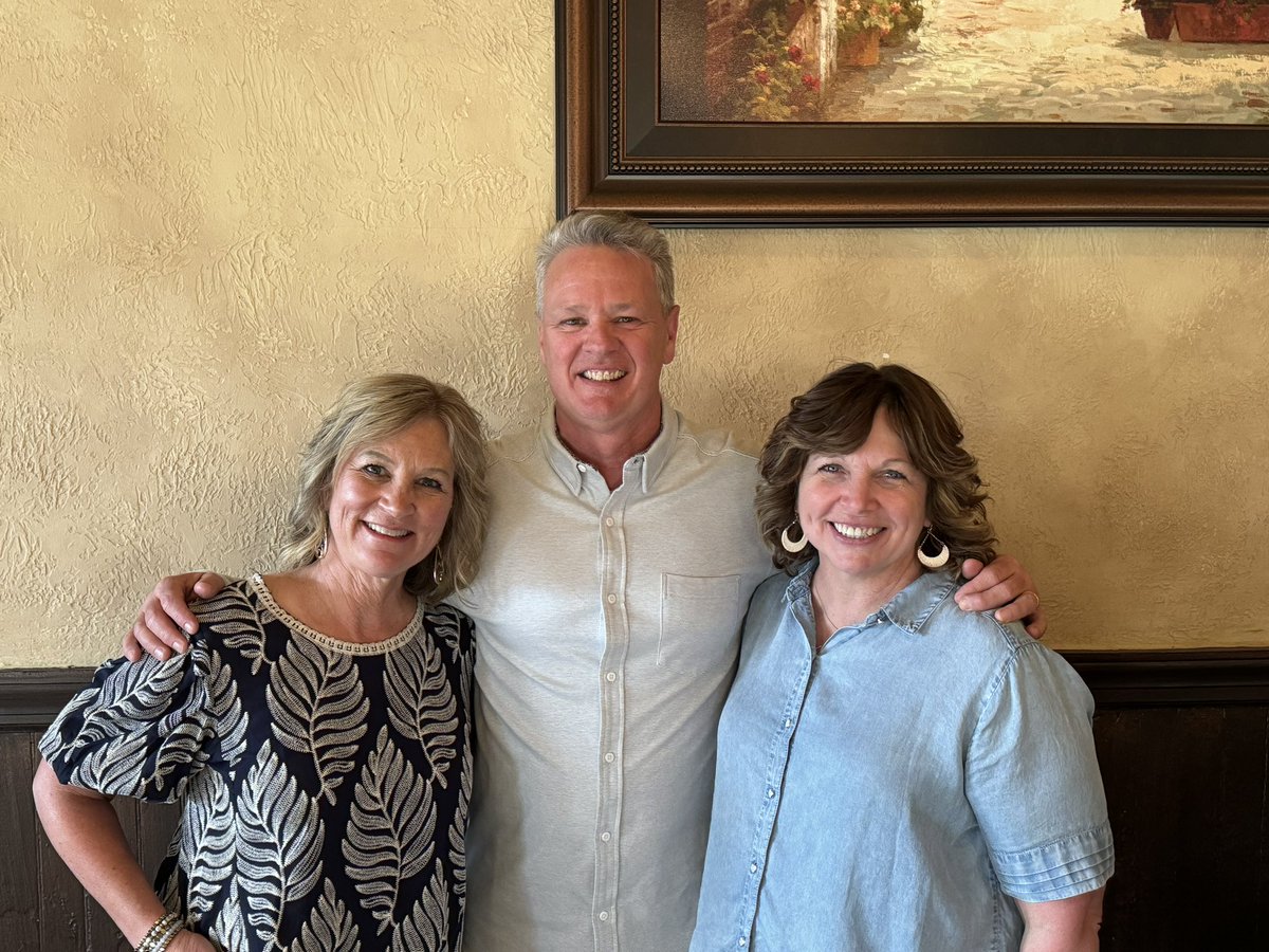 Thank you to these three amazing retirees. Thank you for all that you have done for LHS. You will be missed! #GoLemont #WeAreLemont @LemontAD @LemontAD @LeslieEbersold