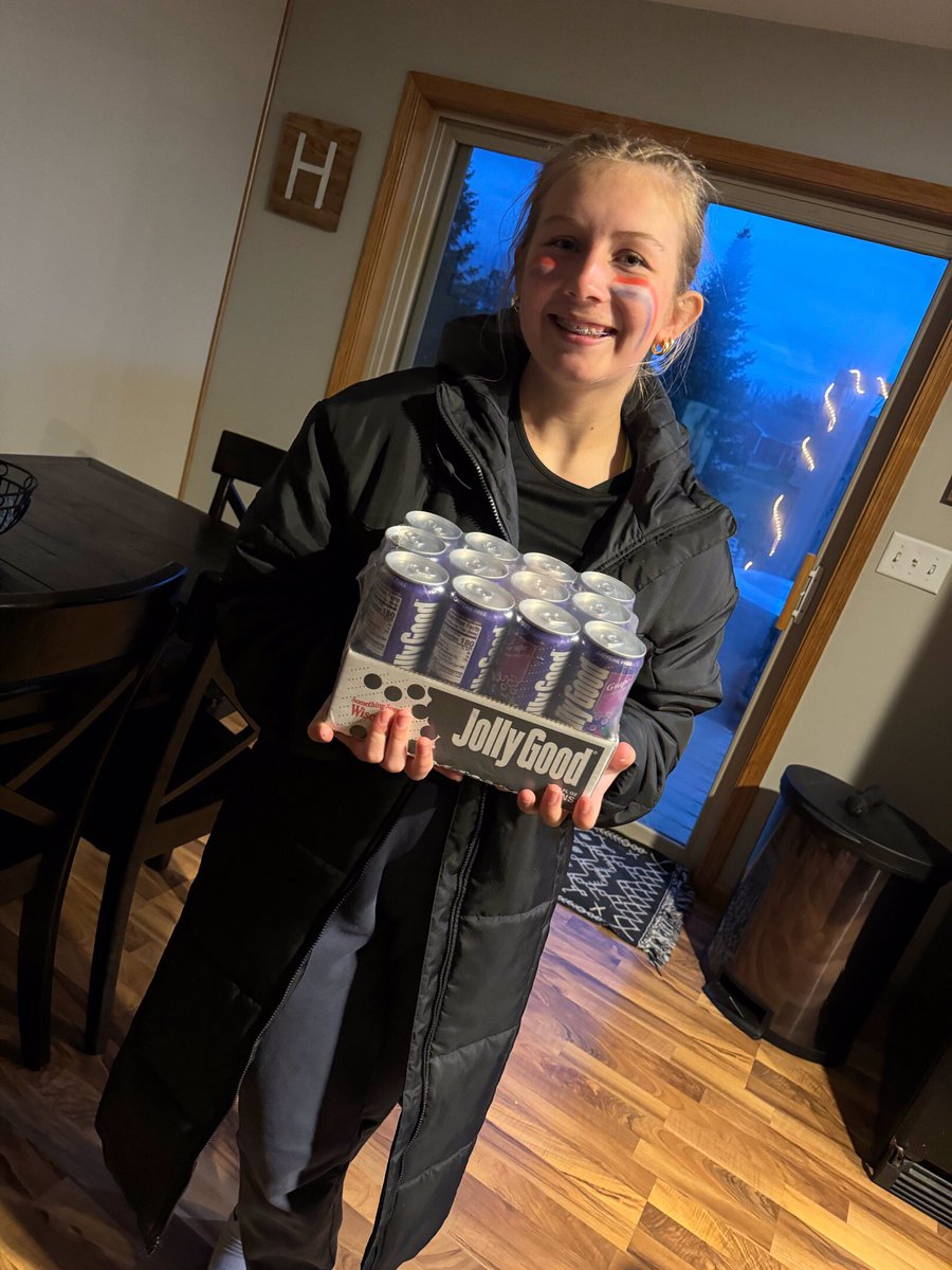 ❤️ seeing this, 10Ks for Grace Herrem & Jolly Good Player of the game with the tasty grape Jolly Good😋. Thank you @ProductionsW7 & @JollyGoodSoda #FORTHEGIRLS a strong pitching performance for our 2025 LHP. @GHerrem @WLCSoftball @coachflegel @AugieSoftball @CoachBeccaRunde