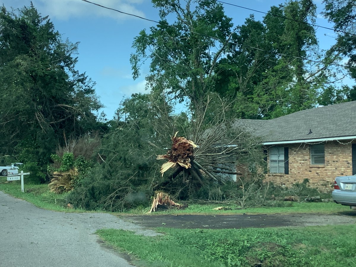The widest tornado of each year in the 2020s so far: 2024: St. Francisville, Louisiana - Date: April 10, 2024 - Rating: EF1 - Wind Speed: 110 mph - Path-Length: 32.4 mi - *Path-Width*: 1.00 mi (1760 yds) - Injuries: 0 - Fatalities: 0 ⤵️