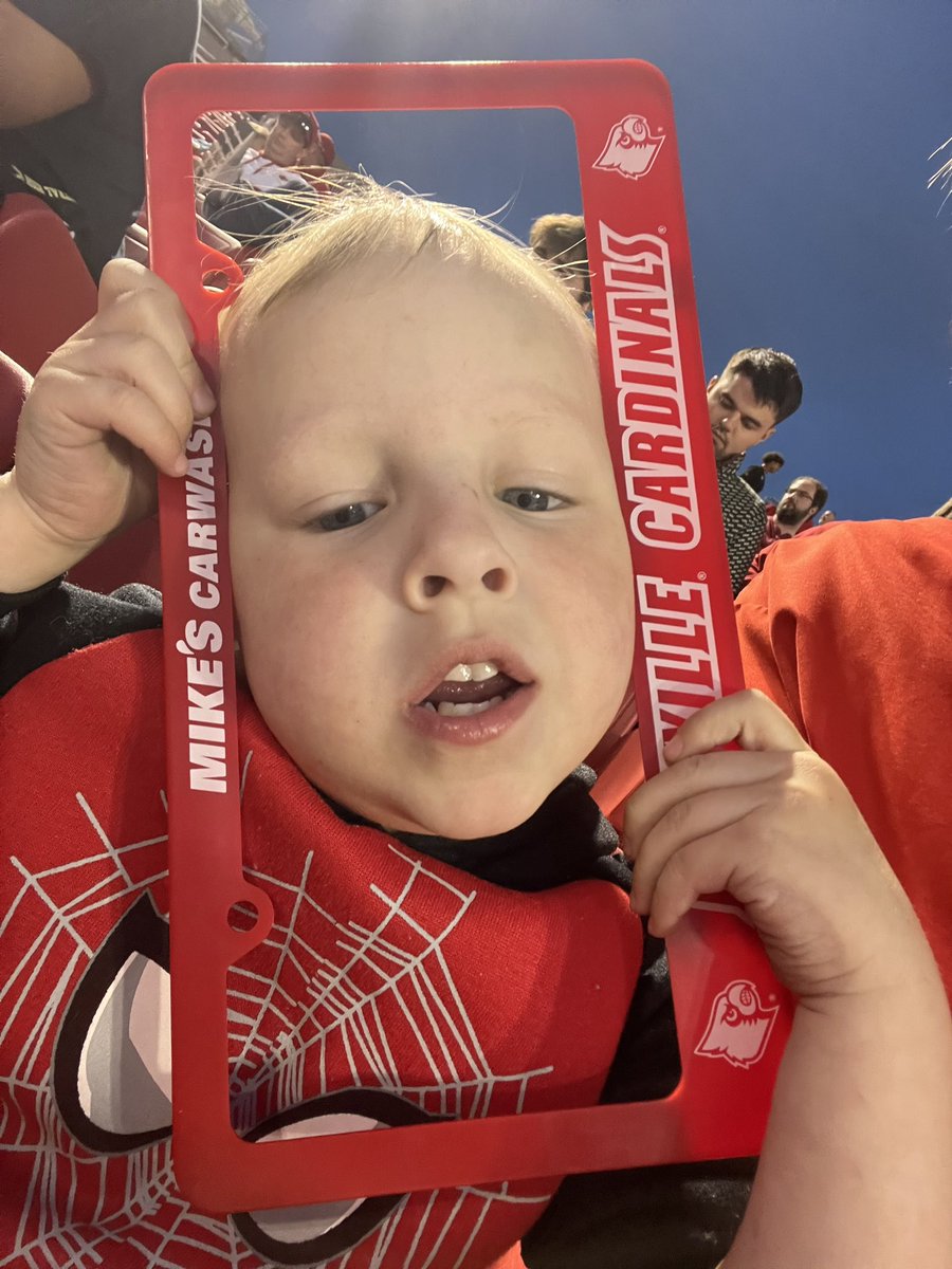 andrewskaggs18's tweet photo. Teddys first @LouisvilleFB game! He loved it. But he loved the popcorn and snocone more. #GoCards #GoRedTeam #YayCoachBrohm https://t.co/qPER4iVal8