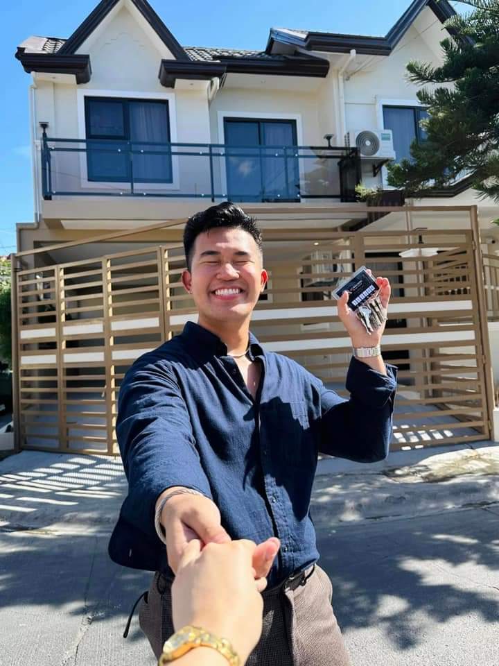 chris33090's tweet photo. “Pwede ba akong manligaw?”
“Mag-business kaya tayo?”
“Try kaya natin mag-Tiktok?”
“Ipon tayo para sa bagong kotse?”
“Promise, kaya natin ito! Kunin na natin yung bahay?" https://t.co/WaynpgRA7J
