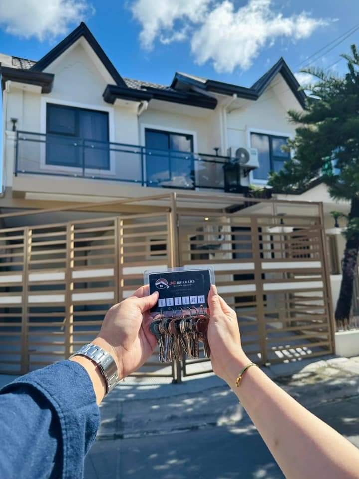 chris33090's tweet photo. “Pwede ba akong manligaw?”
“Mag-business kaya tayo?”
“Try kaya natin mag-Tiktok?”
“Ipon tayo para sa bagong kotse?”
“Promise, kaya natin ito! Kunin na natin yung bahay?" https://t.co/WaynpgRA7J