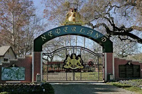 Since Michael Jackson's death hundreds of children have gathered at the gates of Neverland. Police have said that they will let them out once they find a locksmith.

H/T and all the love and credit to my über awesome and always amazing fren @SenileOldJoe for this lil fella.