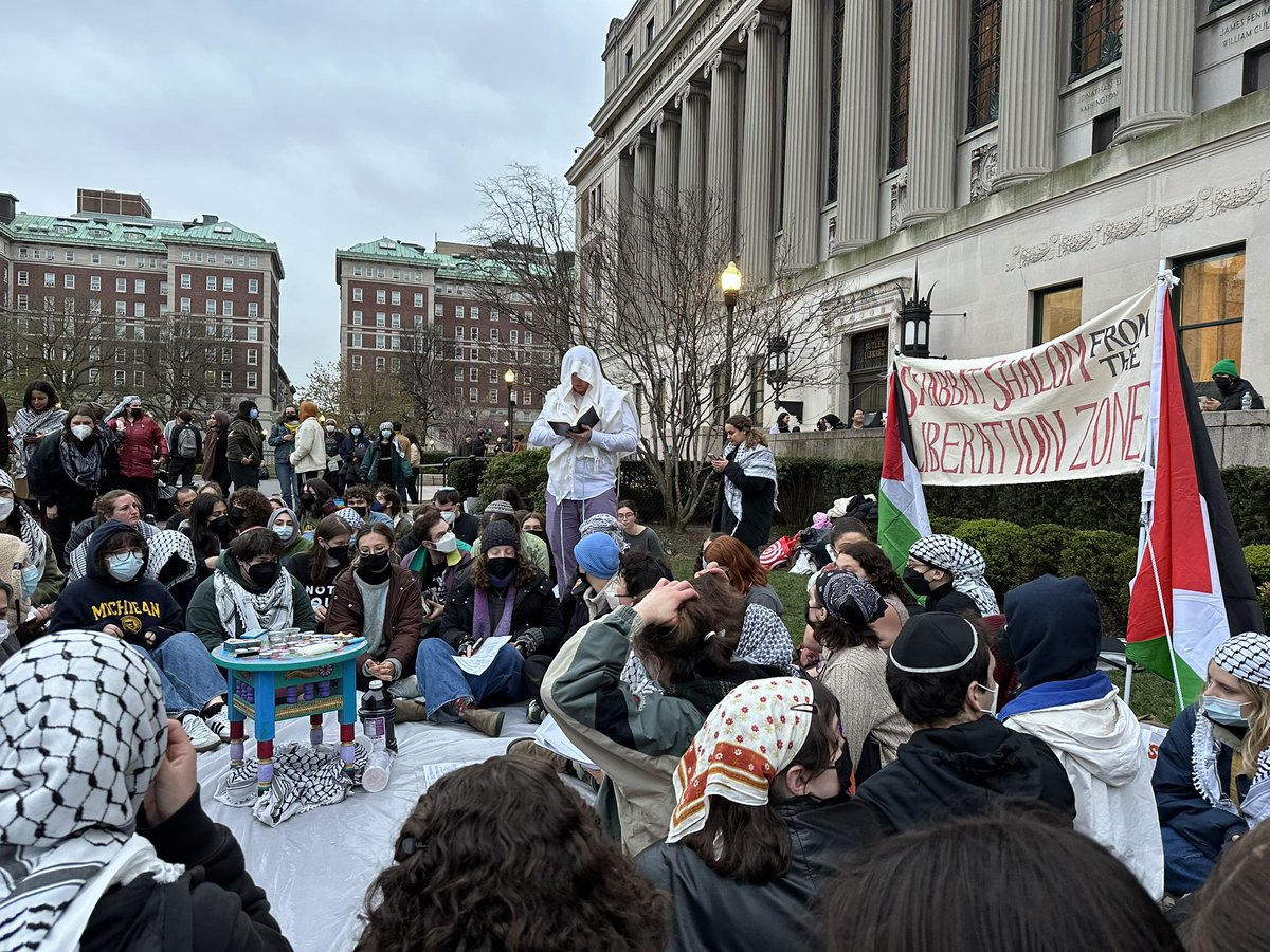 a sabbath and jummah both held together on the same day on the same ground🫶🏽columbia is giving us a piece of what a liberated palestine free from apartheid would look like🥹