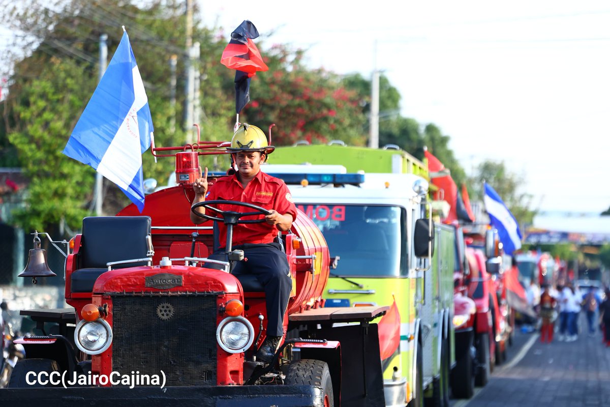🚨JS19 y militancia Sandinista en unión con Bomberos de Nicaragua, celebran el Día Nacional de la Paz con un colorido desfile por las calles de Managua, Celebrando el amor y tranquilidad con la que viven las familias Nicaragüenses. #SomosVictoriasVerdaderas #SomosPLOMO19