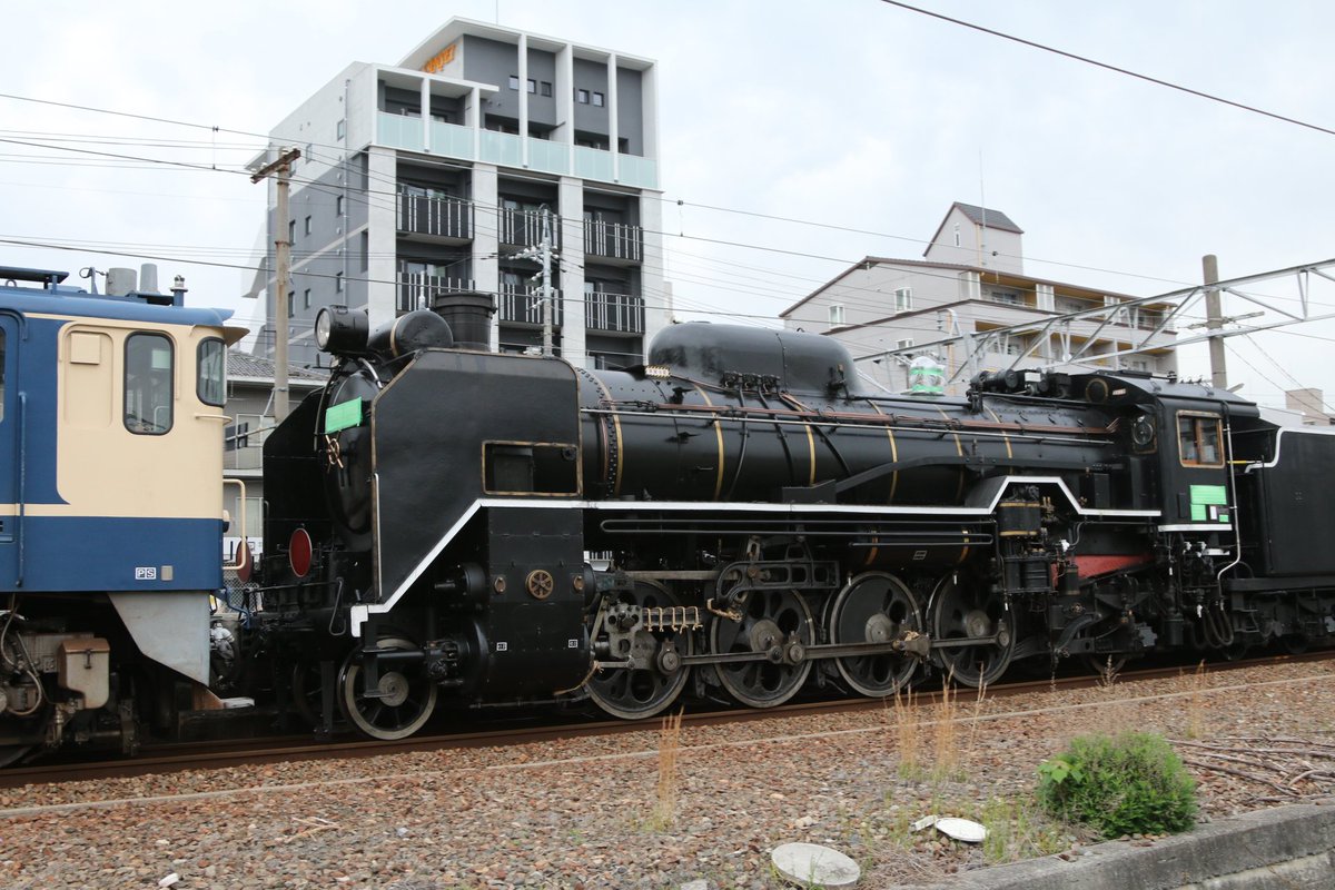 usaco_3's tweet photo. D51200やまぐち号が山口線運行に向けて回送中
遠目に牽引しているEF65の姿にもワクワクした https://t.co/oeCg0mgNNS