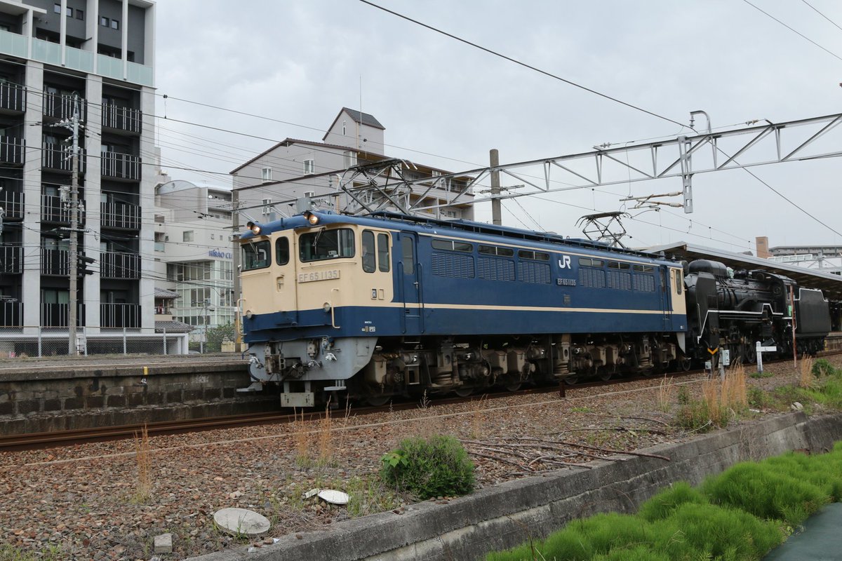 usaco_3's tweet photo. D51200やまぐち号が山口線運行に向けて回送中
遠目に牽引しているEF65の姿にもワクワクした https://t.co/oeCg0mgNNS