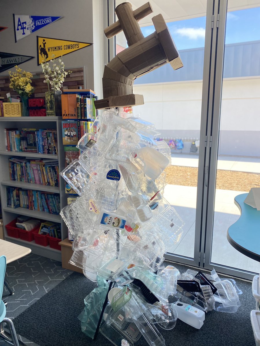 We did it! We submitted our piece for the @studentsrebuild #GiantTapProject for the #ExtraordinaryEarthProject🚰 It’s time to #TurnOffThePlasticTap! Spreckels Wildcats are making a difference! 🌎@SpreckelsSD @sdschools #EarthDay studentsrebuild.org/teams/HHPVEO74…