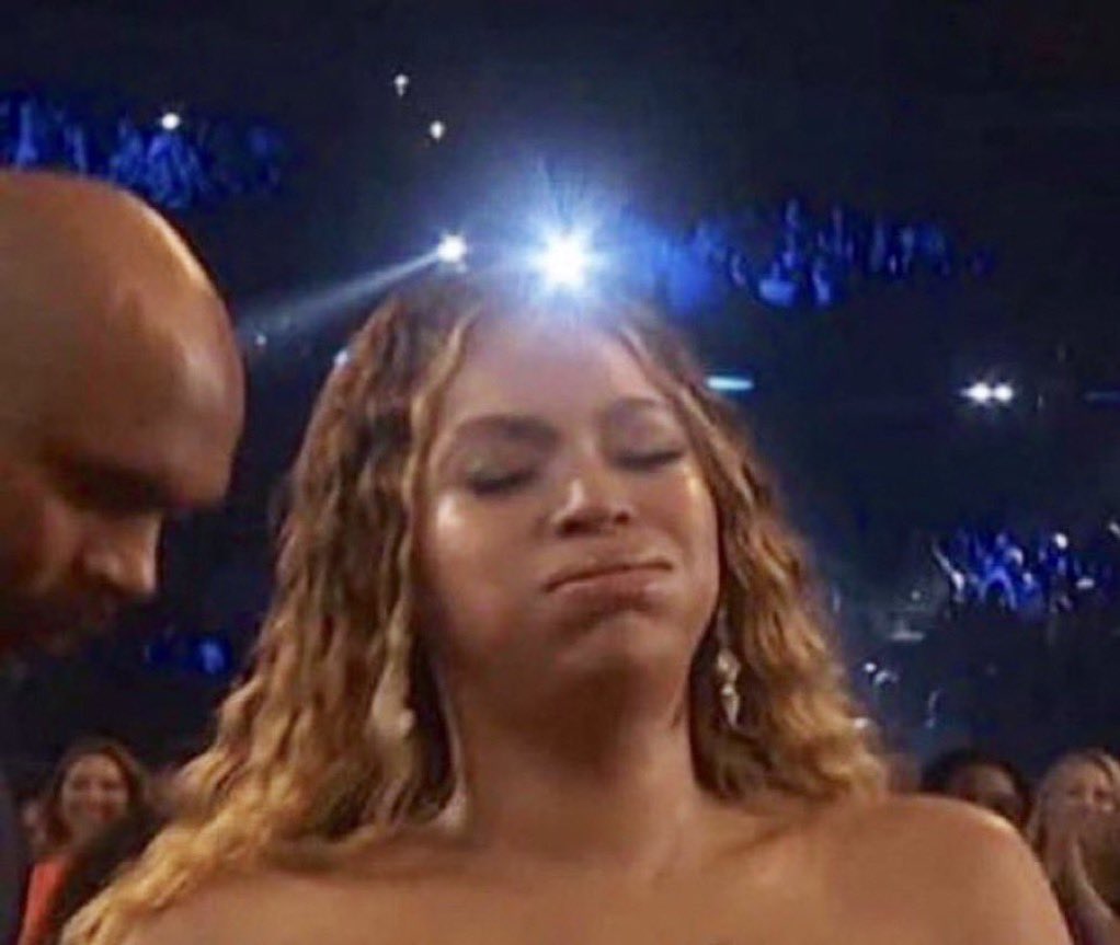 smintyschiffer's tweet image. nymphia wind just won drag race but sapphira cristál just lost drag race