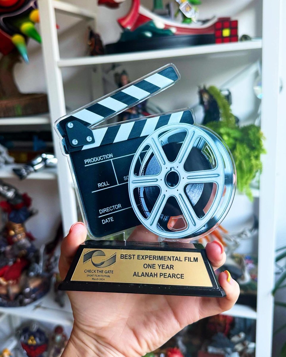 My first short film won an award at its first (and only) film festival - @CheckTheGate1! An enormous thank you to @malcolmjgoodwin for encouraging me to get involved - I’d never even considered submitting it to festivals because it is exactly what the award says it is: