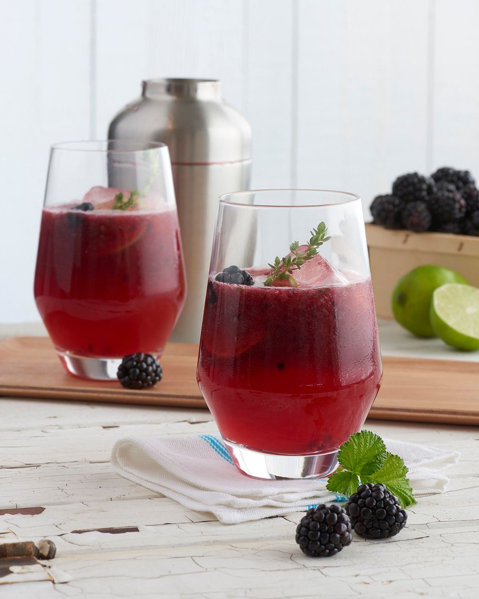 Cheers to the weekend! This aromatic, refreshing gin-based Blackberry Crush Cocktail will make happy hour extra happy! 🥂

oregon-berries.com/recipe/summer-…

#oregonberries #blackberries #cocktailrecipes #ginrecipe