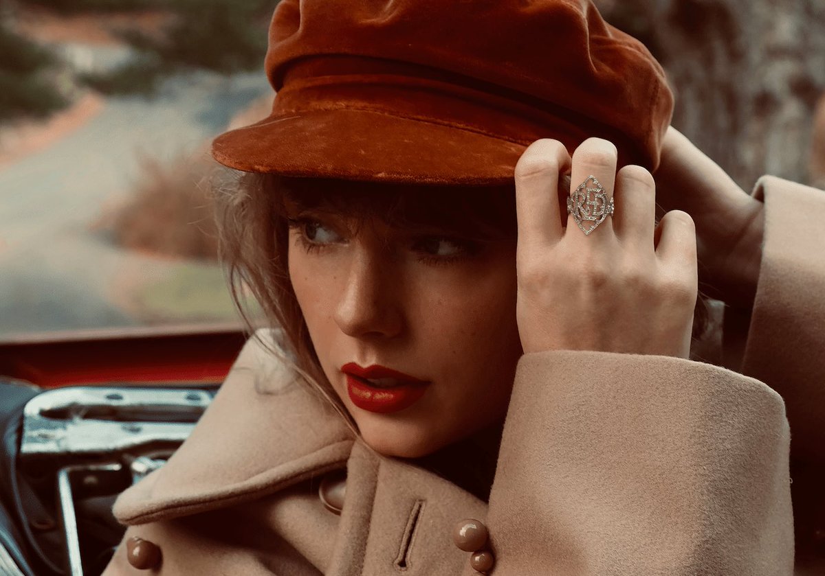 LDRCRAVE's tweet photo. Fans have noticed that Lana Del Rey looks like she’s wearing her Red ring from Taylor Swift in newly shared #Coachella  post! https://t.co/RJGYZ3kEBu