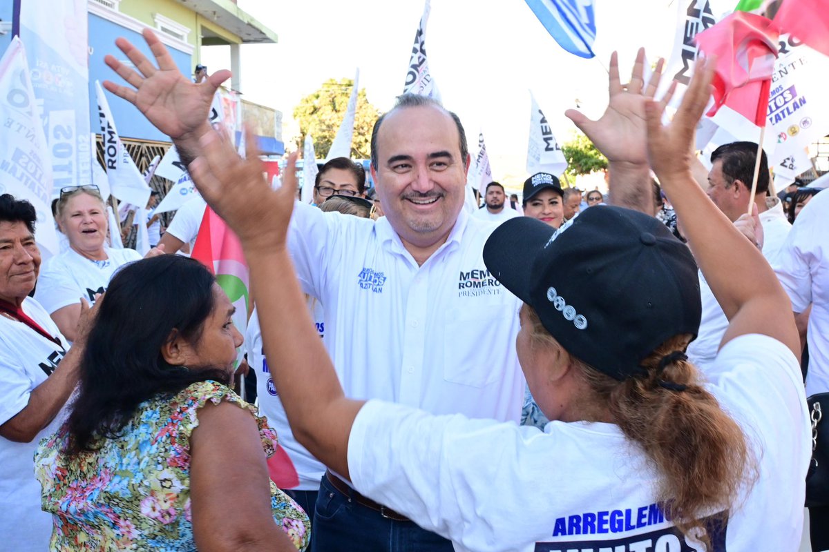 MemoRomeromzt's tweet photo. ¡Compartimos una tarde llena de alegría con los vecinos de la colonia Estero! 

Este viernes, tuve el honor de compartir un recorrido y un mitin con los vecinos de la colonia Estero, escuchando atentamente sus inquietudes y propuestas para mejorar nuestro querido Mazatlán. https://t.co/8WfGesCcXU