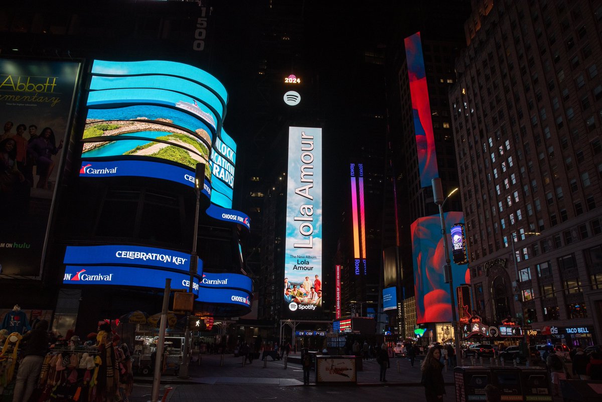 We’re featured in NEW YORK CITY! 🇺🇸 If anyone is in Times Square the next couple of days, please do pass by and check it out!!!! Thank you for this @Spotify 🩷🩷