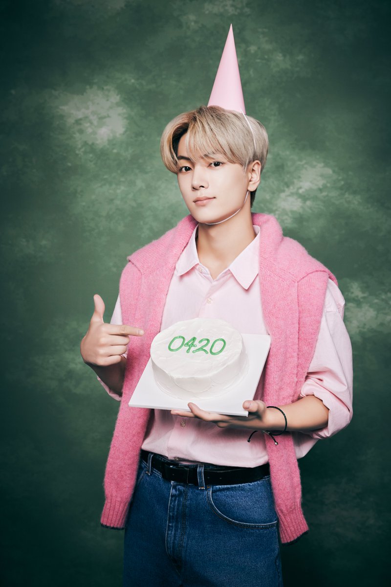 HYBE_MERCH's tweet image. 엔진을 향한 마음 가득 담아,
제이의 B-DAY PAPER가 도착했습니다 📖💛

#ENHYPEN #엔하이픈
#B_DAY_PAPER #JAY #제이