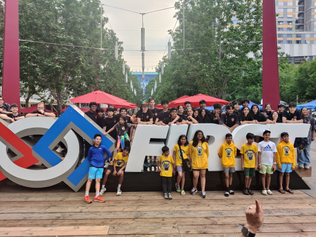 NHS Robostangs 548 tweet media