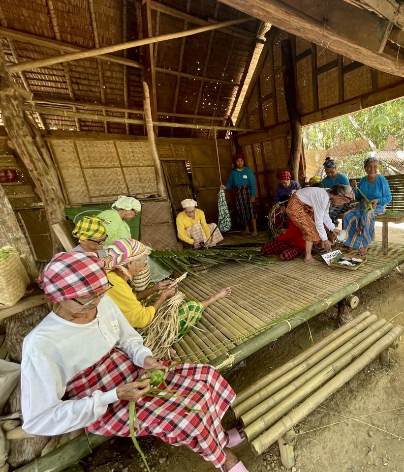 Made a stop at the📍Motag Living Museum in #Aklan. I was amazed at seeing 🇵🇭 Aklanon traditions and practices being preserved through interactive cultural demos.🌴🥥 #BiyaheNiLuc