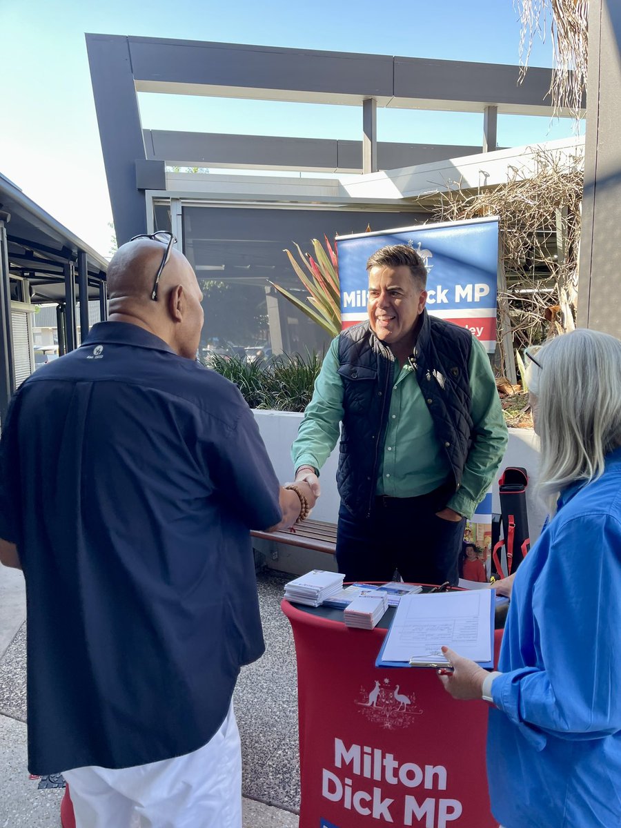 Busy Saturday morning with @charismullenmp talking to locals in Springfield about issues that matter to them.   It was great to see some familiar faces and meet new people who were keen to catch up.