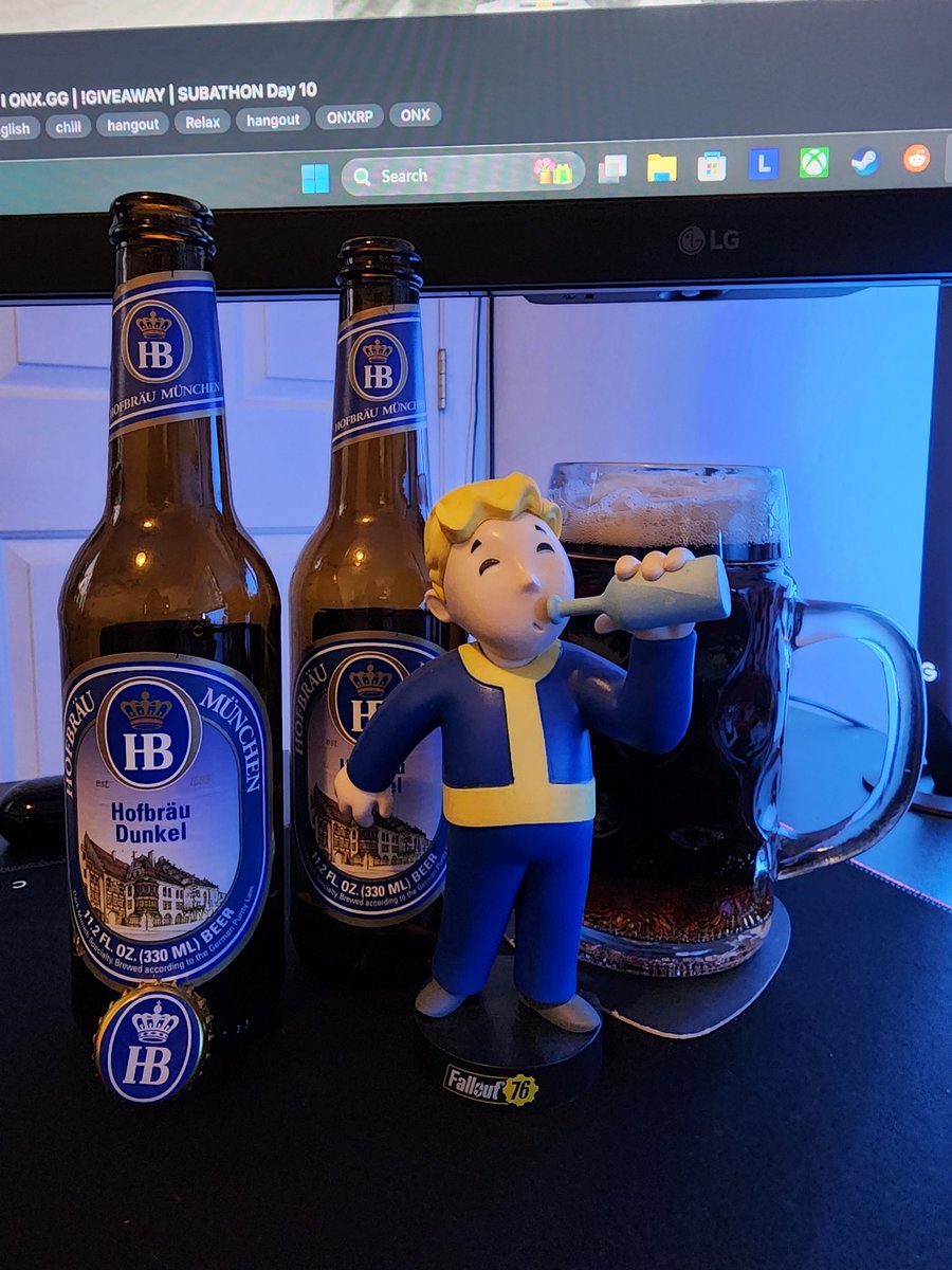 Enjoying some Haufbrau Munchen #Dunkel Doesn't get much better than this! ❤️🍻👍🏻#Cheers #Craftbeer #TGIF #Beers #Beer Have a great weekend peeps!