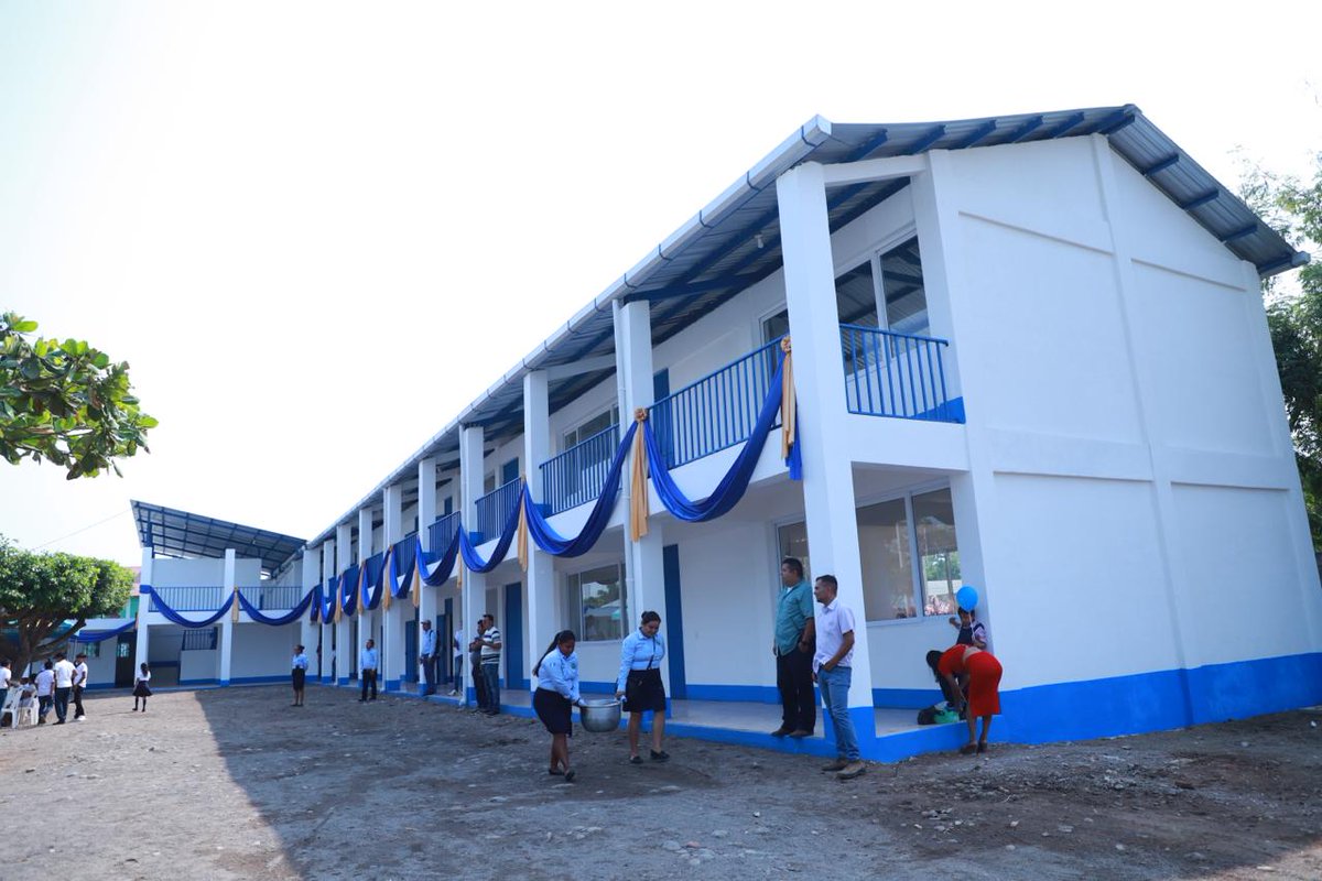 Los niños y las niñas del caserío Pueblo Nuevo del municipio de La Blanca, San Marcos ahora cuentan con una escuela nueva para estudiar de manera digna y segura. El establecimiento fue inaugurado por la ministra de Educción, Anabella Giracca,