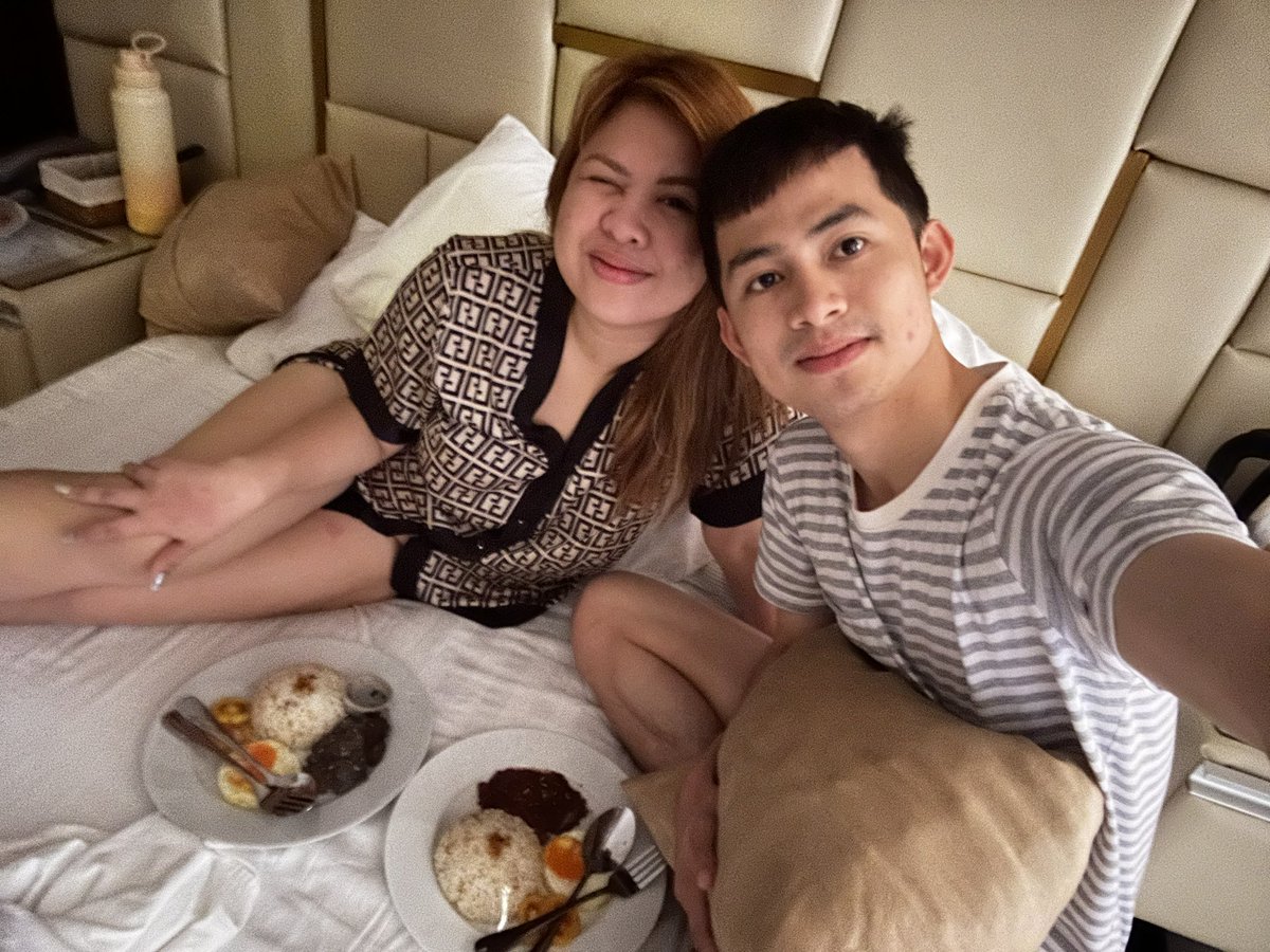 kmcarlaa's tweet photo. Bakasyon lang ng bakasyon hahahhaa labyu https://t.co/iYVZz0Meqf