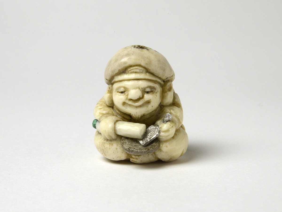 nezunonetsukeya's tweet photo. ▼作品紹介　森謙次　
「道真くん」「獅子とペキニーズ」「大根卸し」
今日は森謙次さんが一日、908号室でお待ちしております！縁起の良い新作の根付を手に取り楽しんでください。 #kam15th #神戸アートマルシェ #kobeartmarche https://t.co/V3AMvOFbhJ