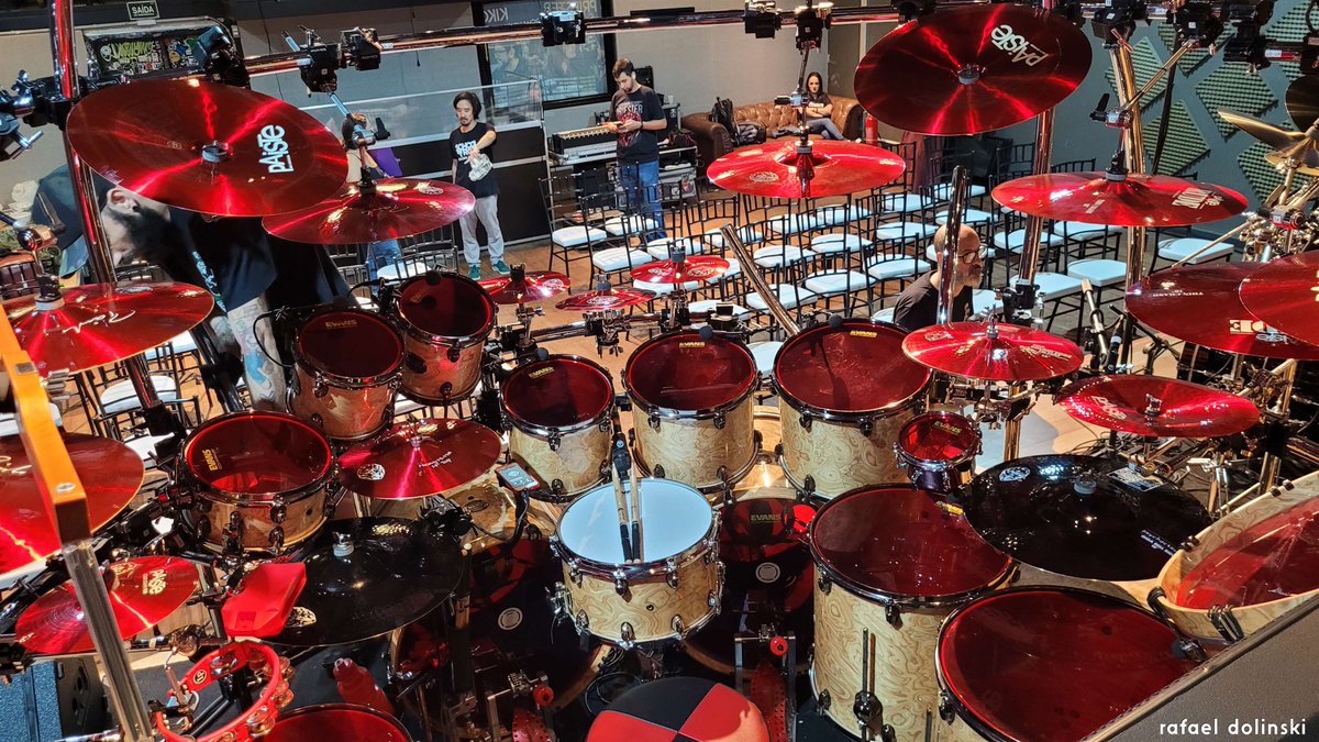 rafaeldolinski's tweet photo. Setup Paiste do Artista Aquiles Priester na Drum Show Tour com Kiko Freitas, em São Paulo #paiste #paistecymbals #aquilespriester https://t.co/iDmWZ4CF3Z