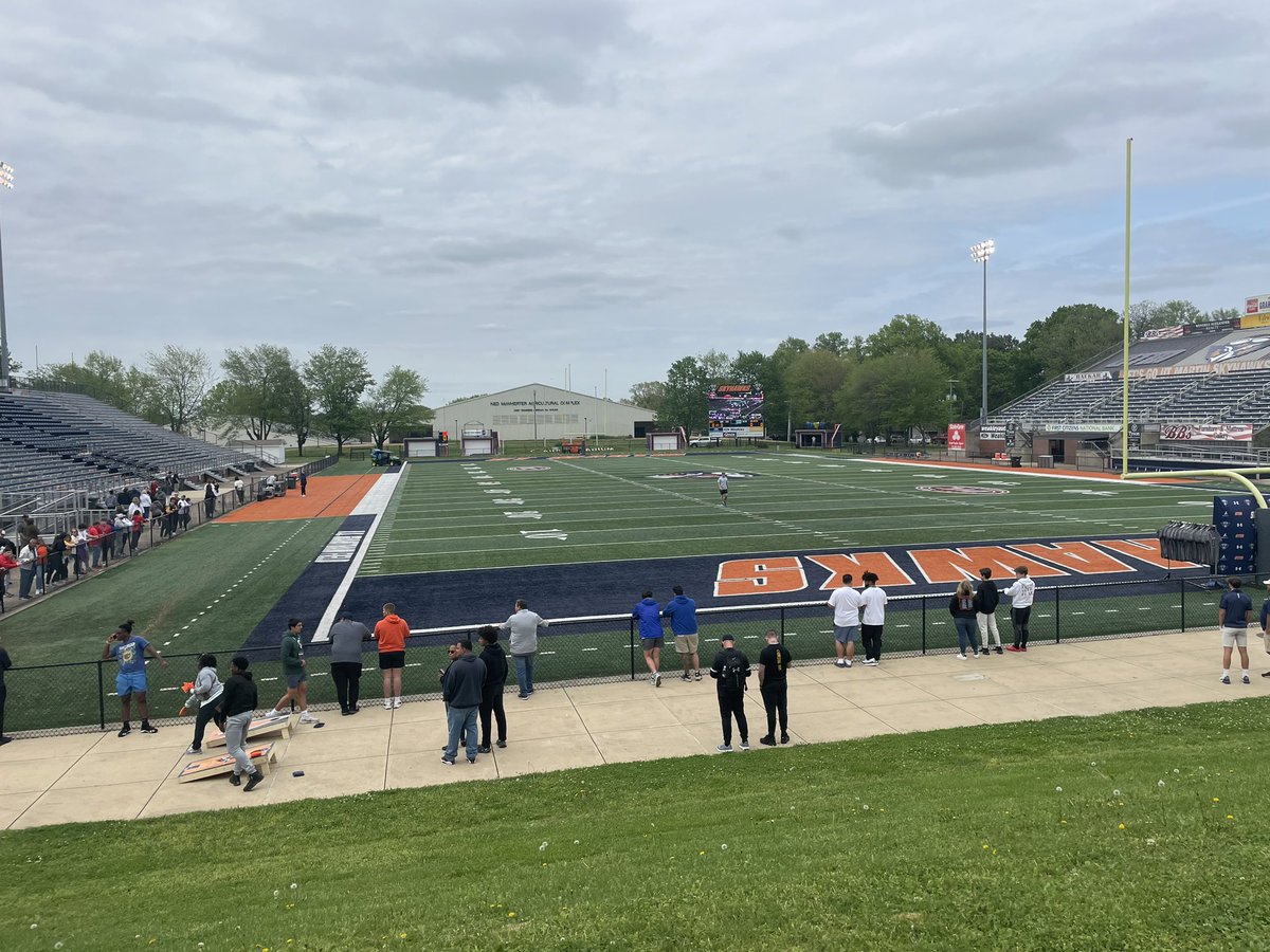 Had a great time at @UTM_FOOTBALL Spring game and Junior day. Thank you to @CoachAClifton for the picture and the great advice! @Tyler_Plantz @CelticsFootball @CoachLeno_UTM @Coach_JSimpson @CoachModelski @EDGYTIM @PrepRedzoneIL @DeepDishFB