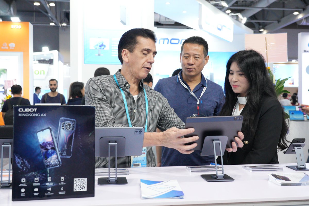 The Asia World-Expo HongKong is currently underway.As we expected, it was flooded with many people. CUBOT is in phone& accessories area at the booth 5G24. Nice place in the middle of the display and great attention by the customers as well.
