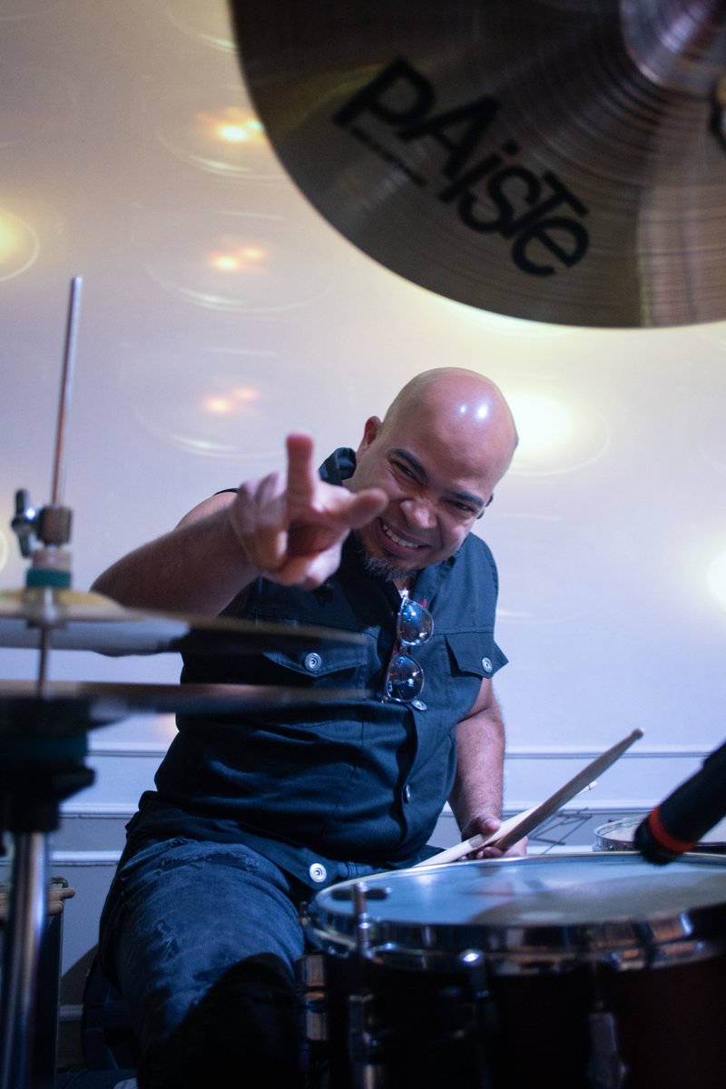 rafaeldolinski's tweet photo. Artista Paiste Juan L Carrillo (El Zurdo) em São Paulo, com Sergio Blass #paiste #paistecymbals https://t.co/GiFPDa8q9T