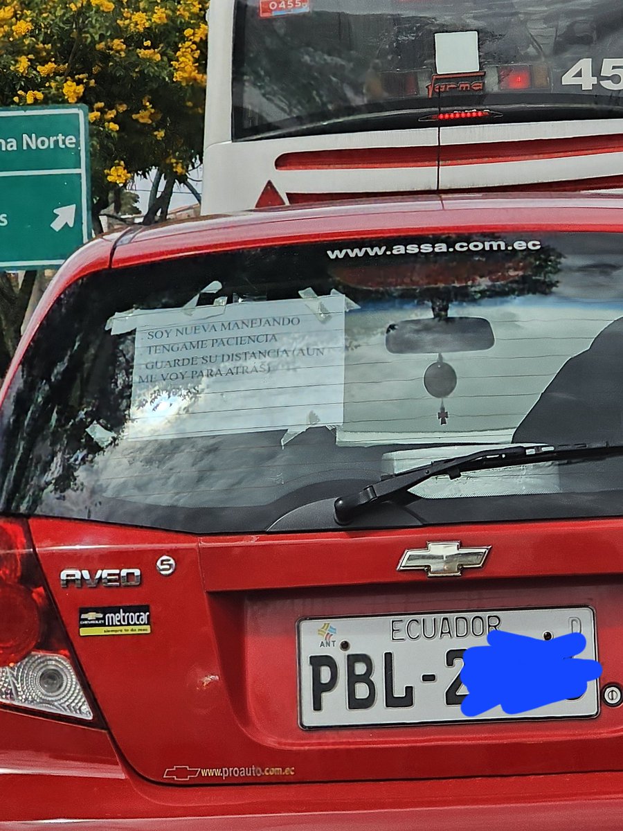 IsabelMartinezO's tweet photo. Siempre he dicho que #Cuenca está llena de gente amable.

Hoy nos topamos en una de las avenidas con un vehículo donde su conductora colocó este letrero 👇 https://t.co/CqZO9N7Ljp