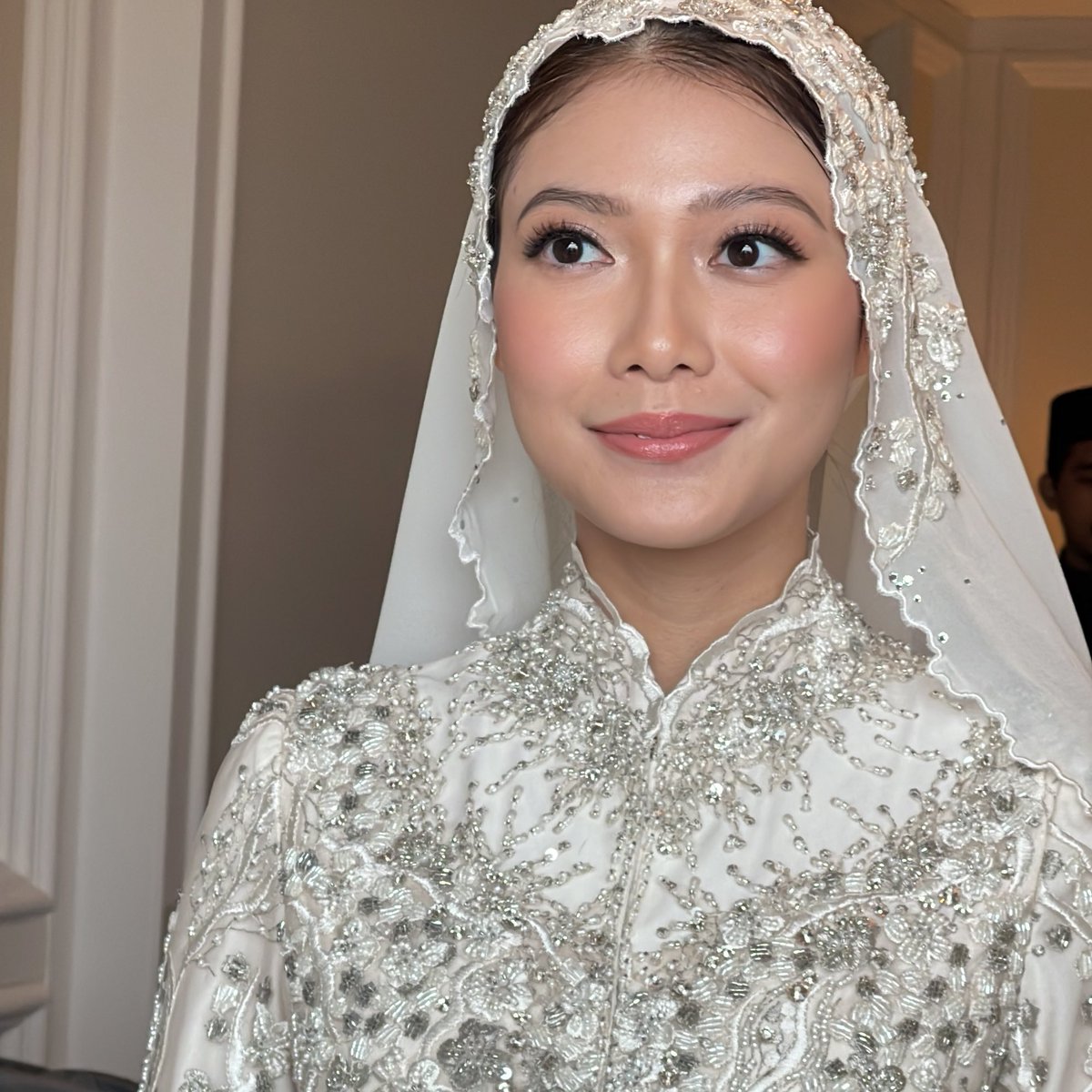 syedewa's tweet photo. Harini bride aku harini beli perfume khas utk majlis pernikahan dia, so that next time bila dia rindu her wedding day, dia akan spray perfume ni. 

Such an interesting idea to have a signature scent reminiscent of your wedding day. https://t.co/9XUc3ILCLZ