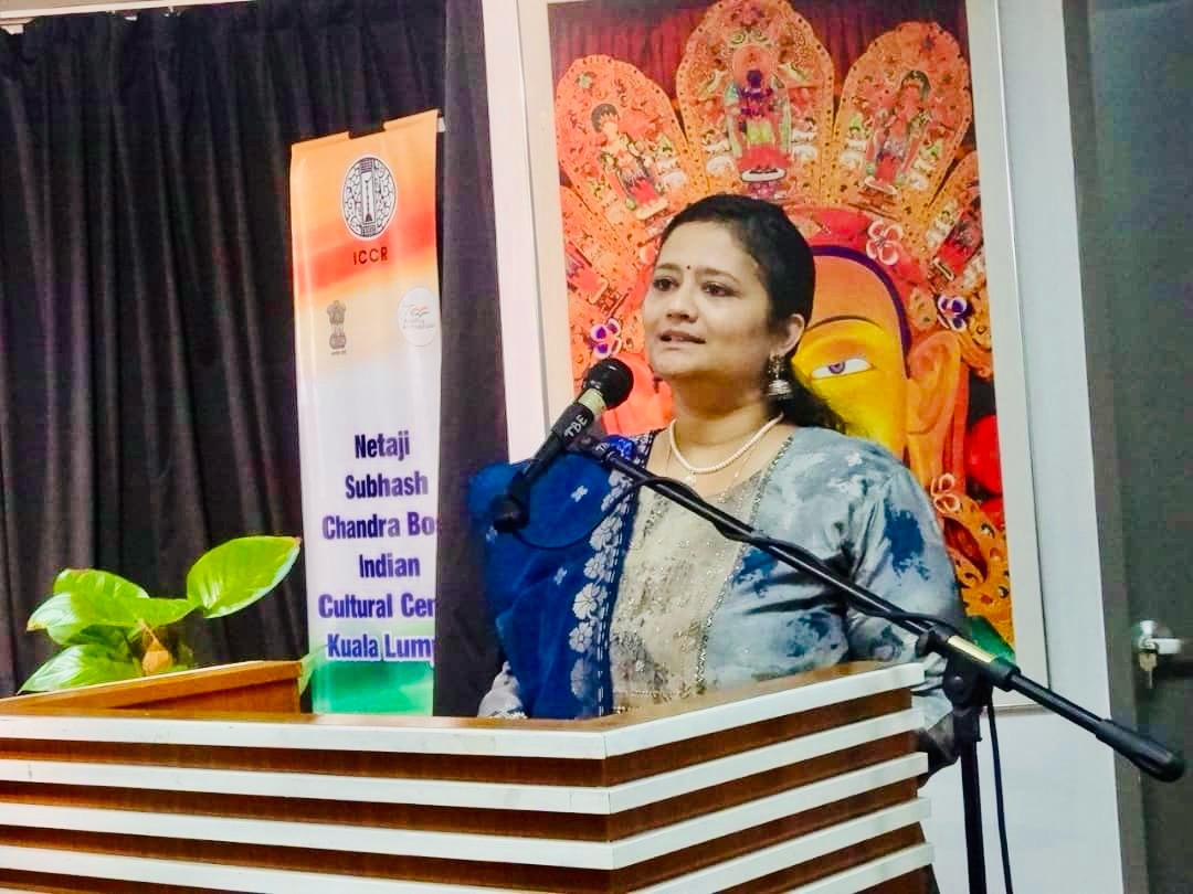Deputy High Comissioner @hcikl , Ms Subhashini Narayanan participated as Chief Guest and felicitated Sangeetalayam for their service to Indian classical performing arts and encouraged the Cultural Centre be used as a platform for bringing together upcoming talents in the field.