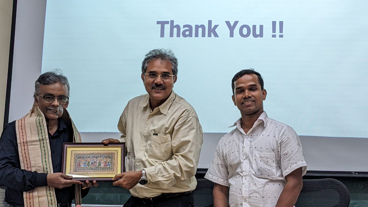 amarendra_das's tweet photo. Felicitation of Dr @guptaakhilesh63  by the Director NISER after the lecture https://t.co/RqxJH6j7Ua