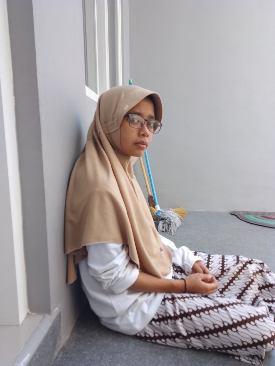 lusti_indblast's tweet photo. 1 bulan 1 minggu
Hitungan Minggu yang tanpa arah🥲
Look!, with dino🙃 https://t.co/AY7flpoApx