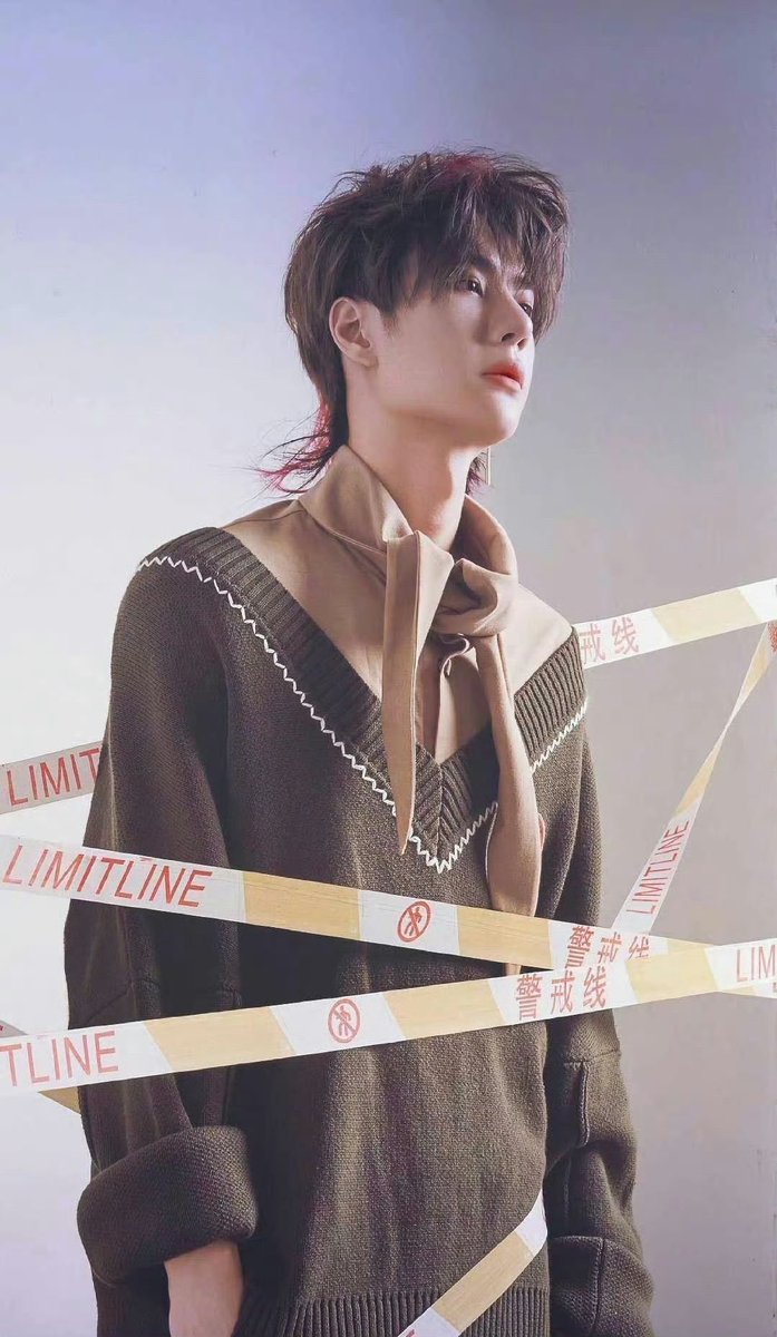 702universe2's tweet photo. ทวงคืนลุคไอดอลจากอี้ป๋อได้ที่ไหนคร้ะ https://t.co/IsOueOxpli