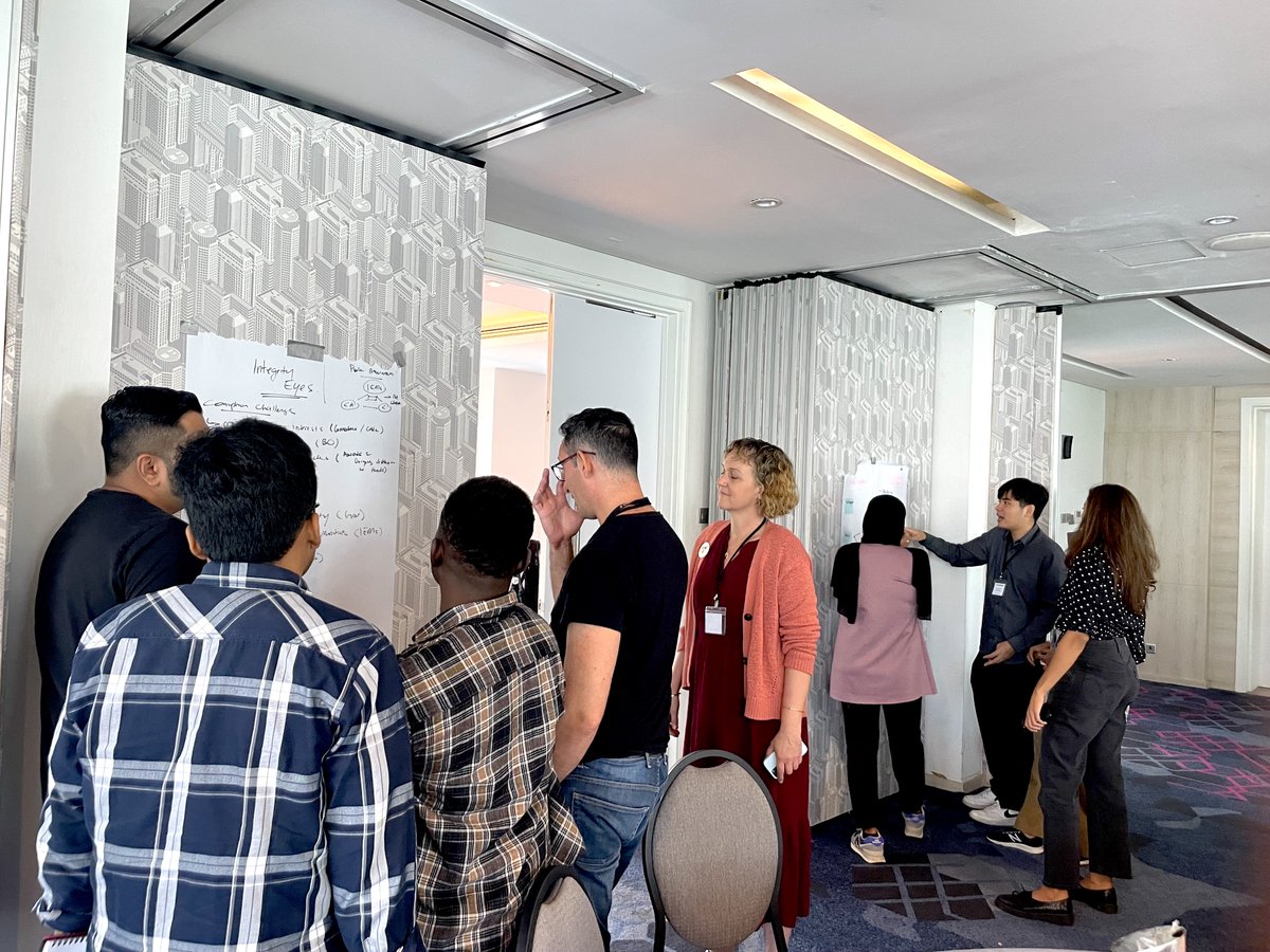 In #Indonesia, 5 teams of innovators from Southeast Asia are working to fight #corruption w/ tech Participants at our ongoing #HackCorruption bootcamp receive guidance & resources to bring their #anticorruption ideas to life⬇️ @johntonn @AccountLab @hackcorruption @StateINL