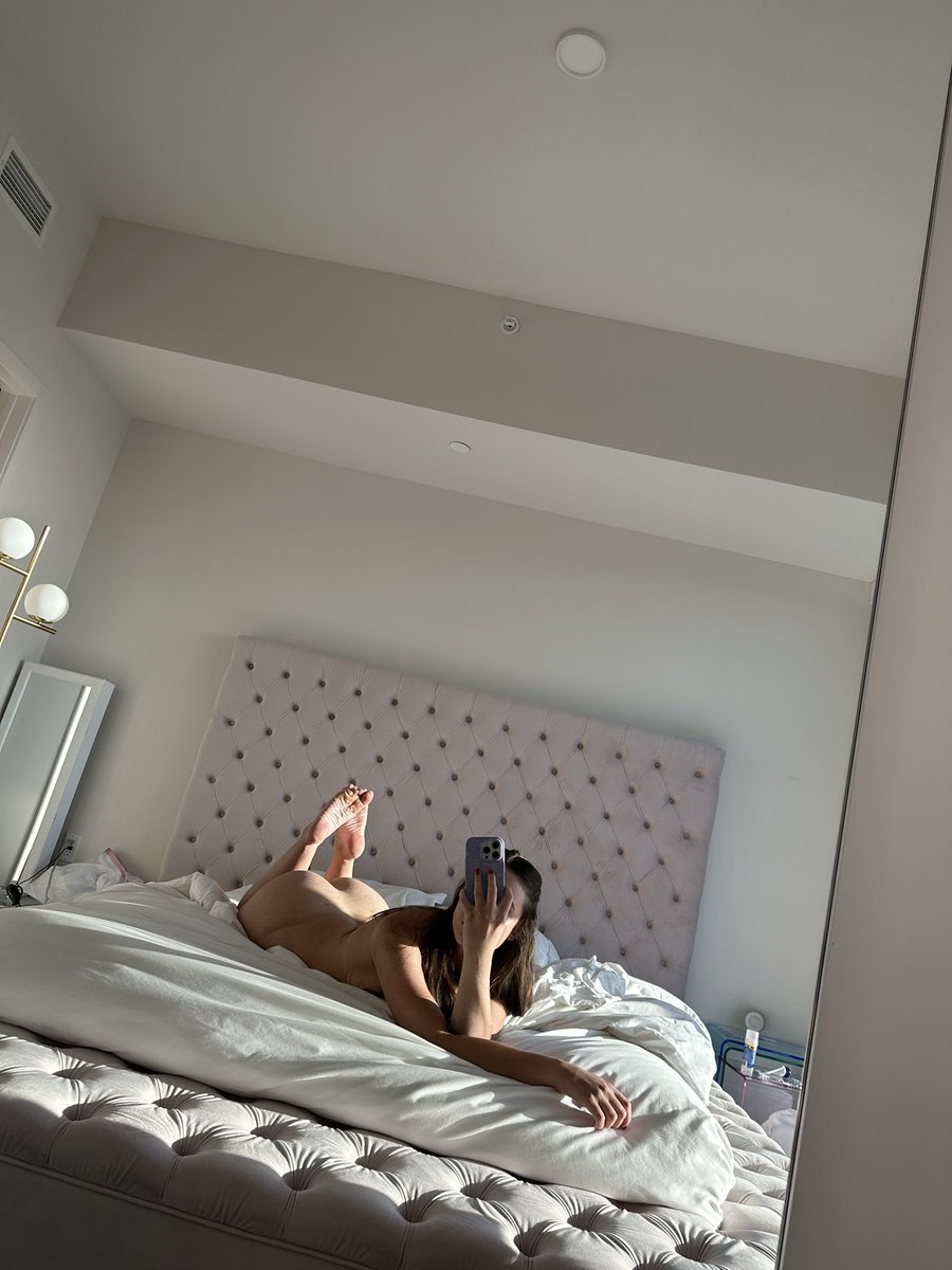 VioletSkills's tweet photo. Hi from bed ☺️ https://t.co/LeKD7wdmCT