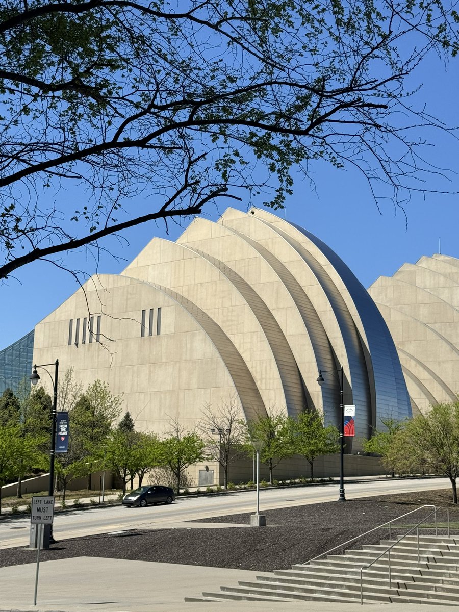 so… every trip or voyage or conference - ok the super #EducatingLeaders24 @AACOMmunities this week in Kansas City has a beautiful “delicious” surprise …here we go… the Kauffman Center for the Performing Arts…have a look and a read by the architect👉🏽when form becomes history🎁