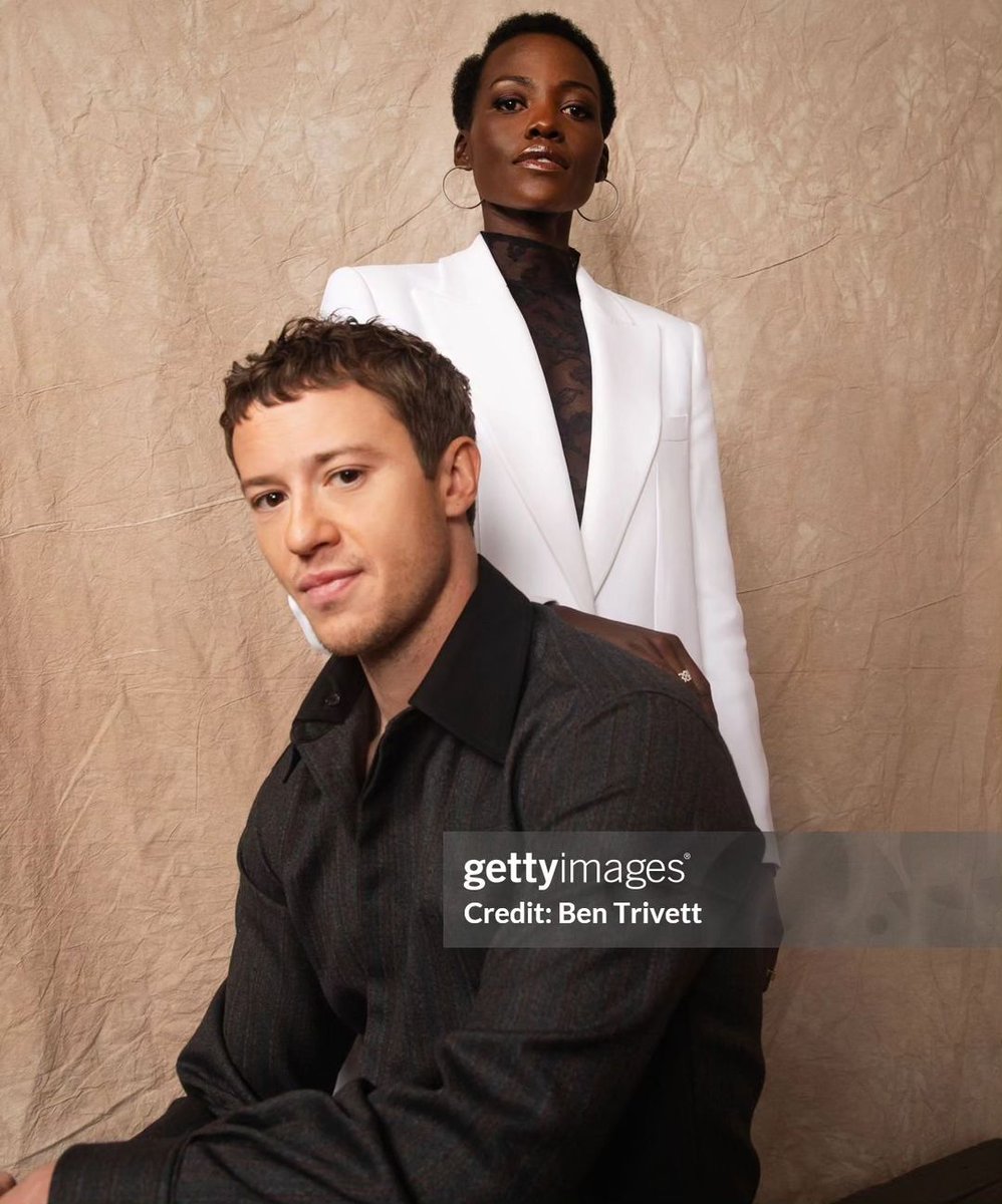 Nuevas fotos de Joseph Quinn y Lupita Nyong'o fotografiados por Ben Trivett para la revista People durante @CinemaCon 🥰 Cc: Ben Trivett/ Contour por Getty Images.