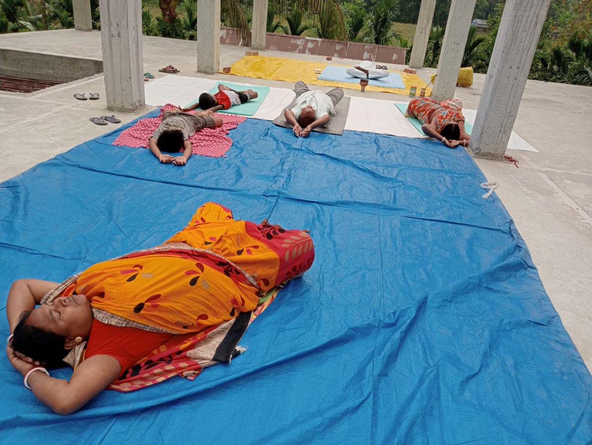 MPYSCoochbihar's tweet photo. Today's morning yoga class 20/4/24 at Batasurkuthi Dhajen Modak's house. District -Coochbihar WB 
@Ach_Balkrishna @geetanjali1911 @KaulRajesh60 @kolkata_mpysyog @Mpysjkut @Patanjaliyogsa4 @pyptharidwar @rakesh_bstpyp https://t.co/e92r3sfDMw